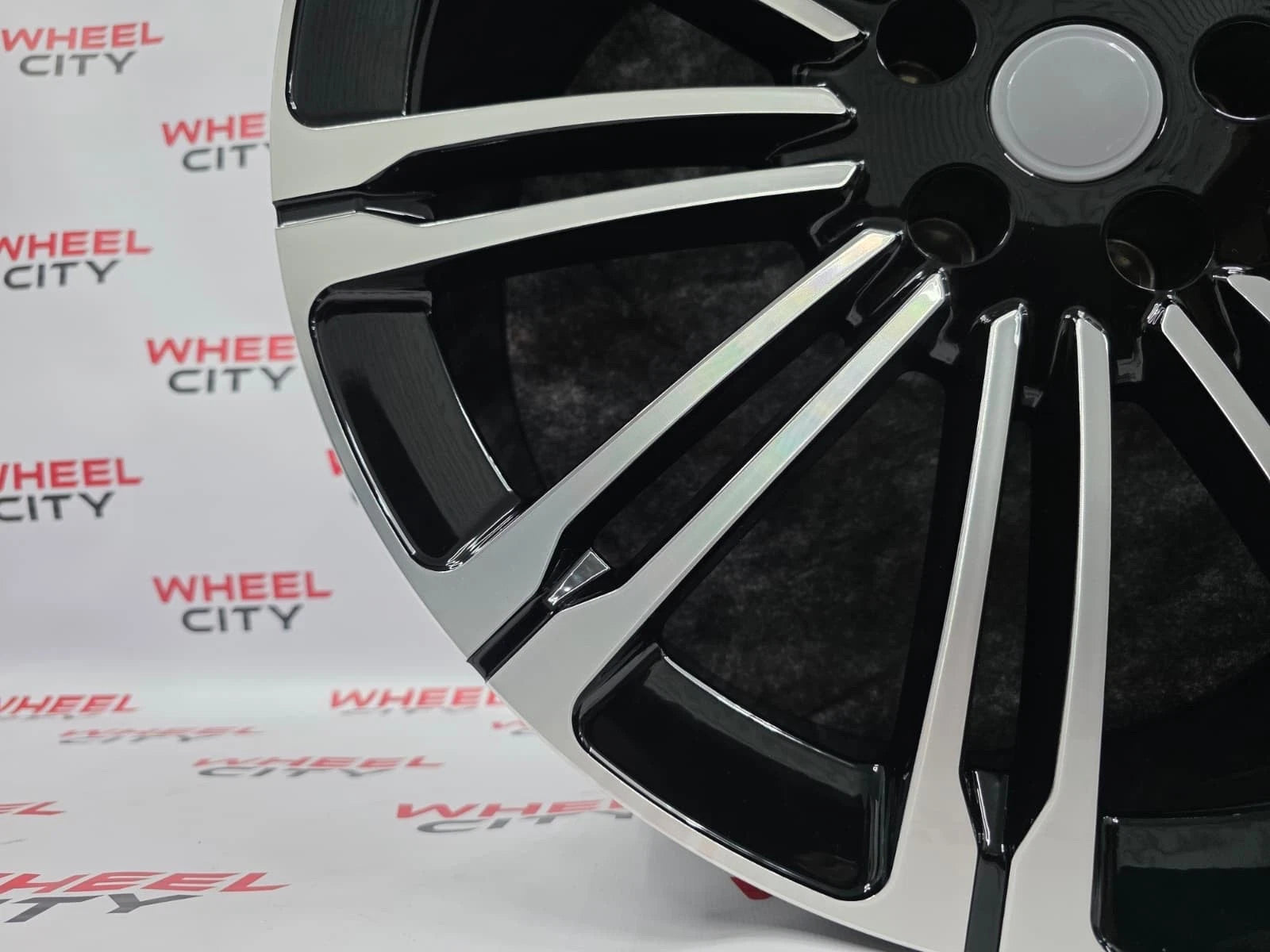 22" Range Rover/Land Rover Black Polished Alloys 1075 Style